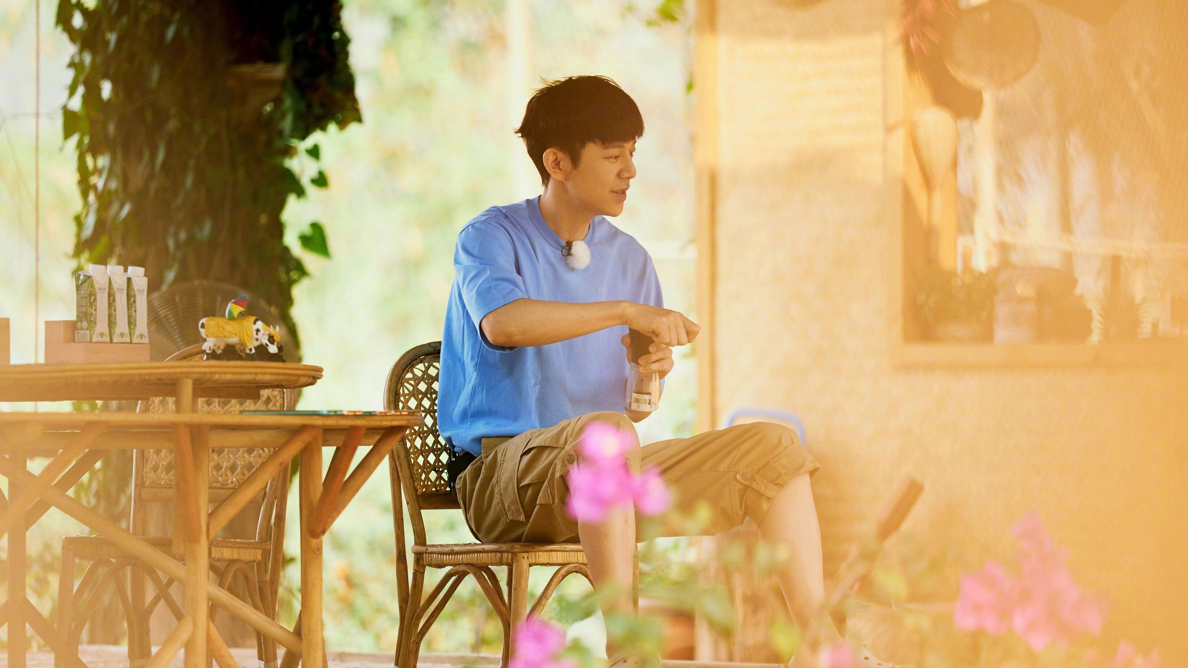 爱游戏电竞官网-“法甲中游强势反弹，争夺前四名激烈角逐”，法甲中场球员