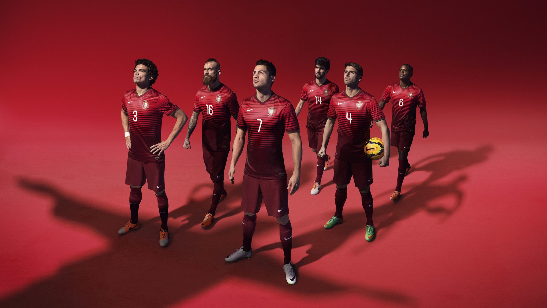 女子足球推动多媒体教学资料共享促进教练互通，女子足球技巧